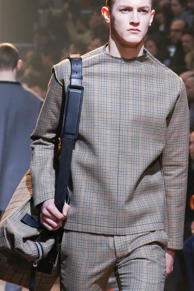 Look 43